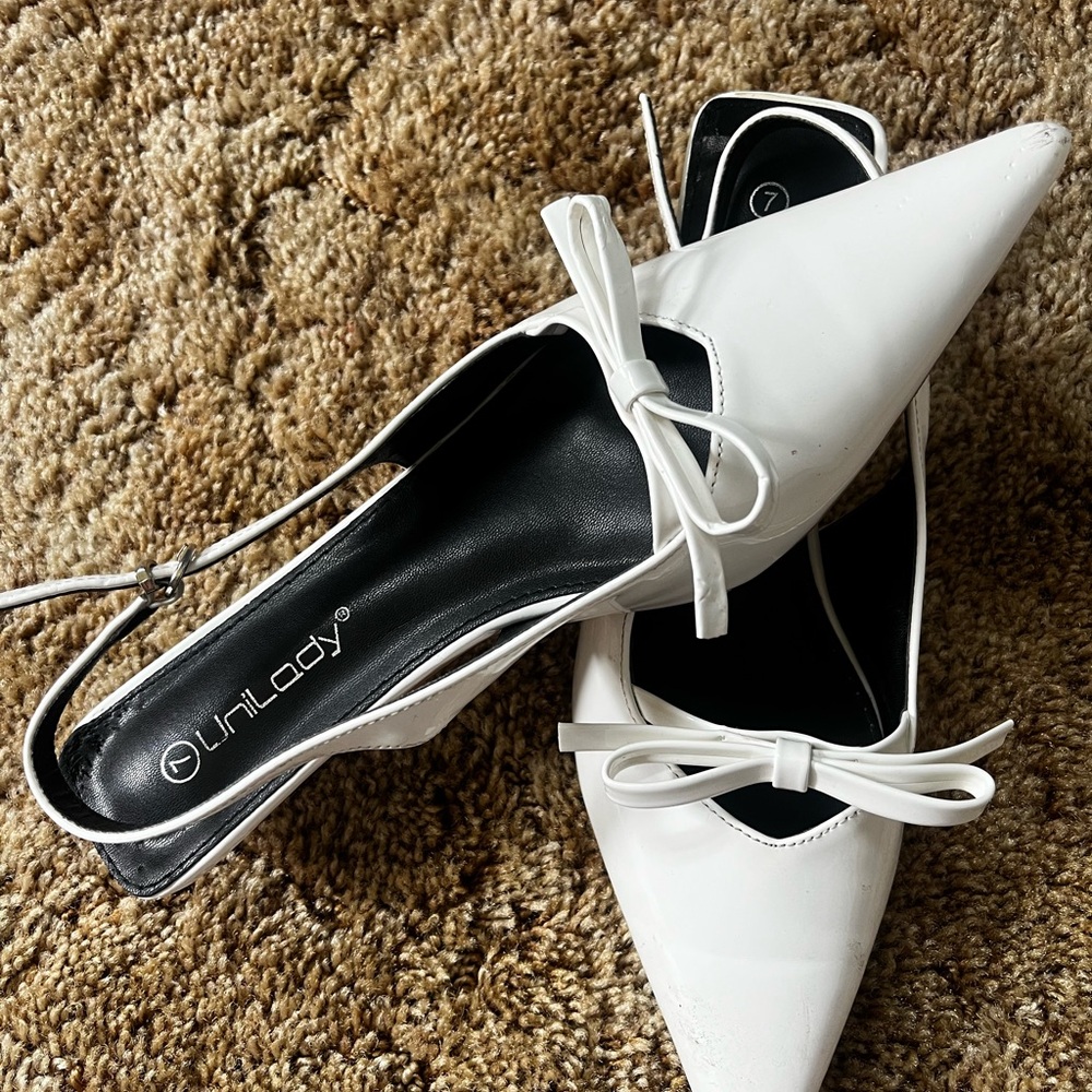 White Women's Shoes with Bow Detail